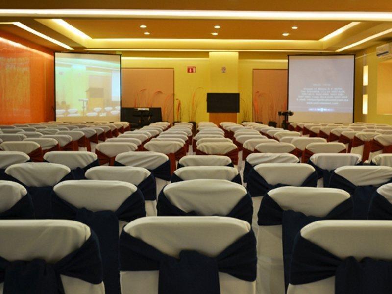 Hostalia Expo & Business Class Hotel 4*