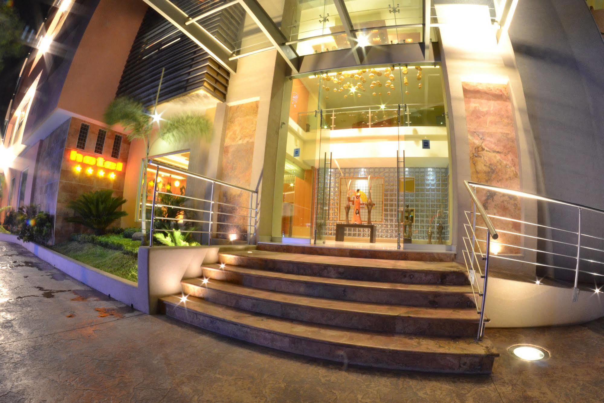 Hotel Hostalia Expo & Business Class 4*